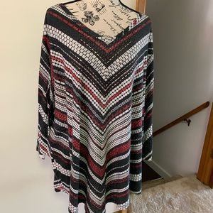 Catherine’s blouse 3x Pointed Hem Black, red and white Metal accents Gently used